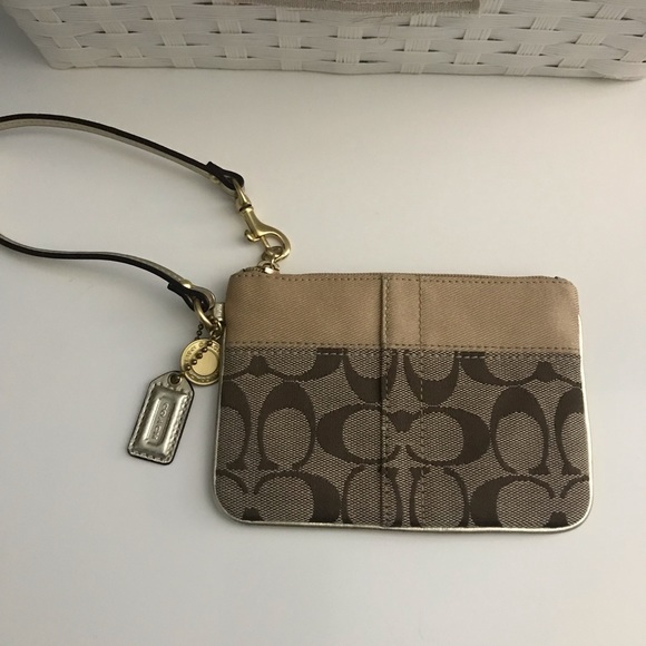Coach Handbags - Coach wristlet